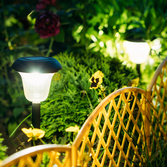 9 garden lighting techniques used by designers